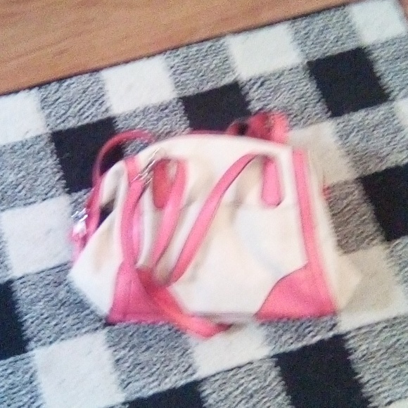 Hot Pink - Picture 3 of 4